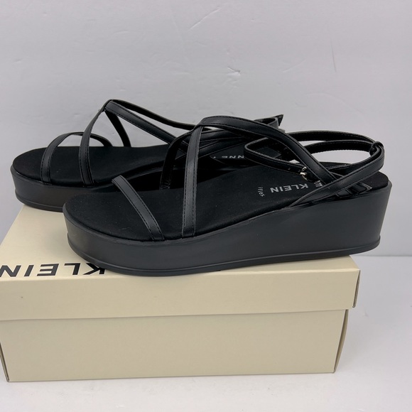 ANNE KLEIN BLACK PLATFORM STRAP SANDALS, INSOLE IS SUPER CUSHIONY, SIZE 9.5M - Picture 4 of 16